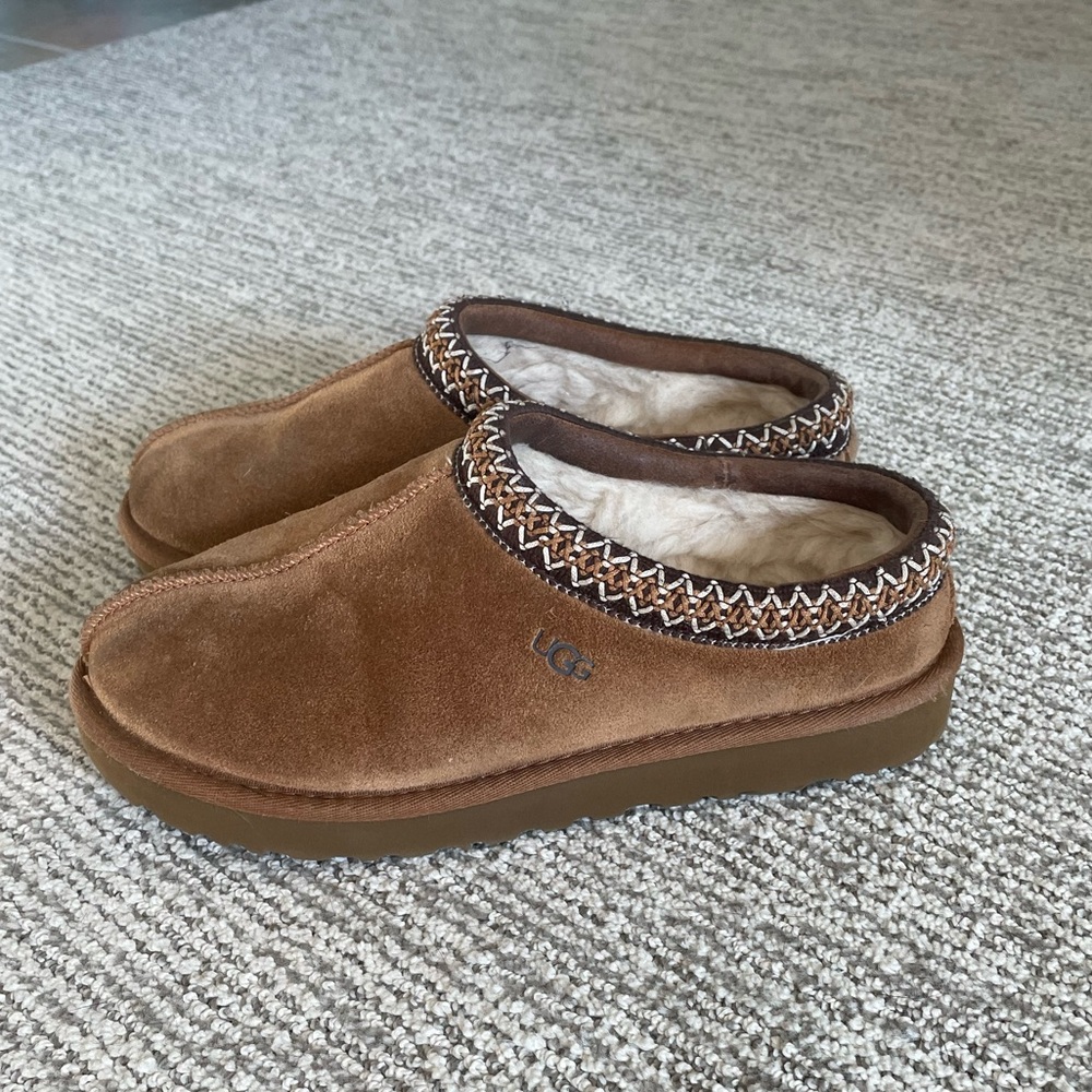 UGG slippers size 8